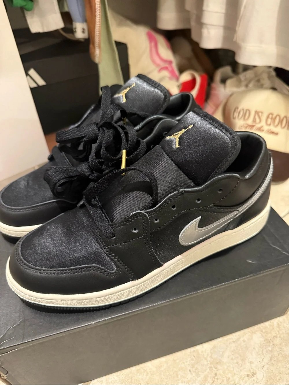 Brand new Air Jordan 1 low SE sneakers low top black and Metallic silver